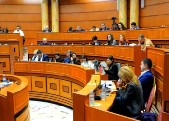 Këshilli Bashkiak i Tiranës miraton Buxhetin 2026 në prani të kryebashkiakut Erion Veliaj.