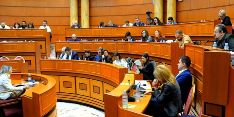 Këshilli Bashkiak i Tiranës miraton Buxhetin 2026 në prani të kryebashkiakut Erion Veliaj.