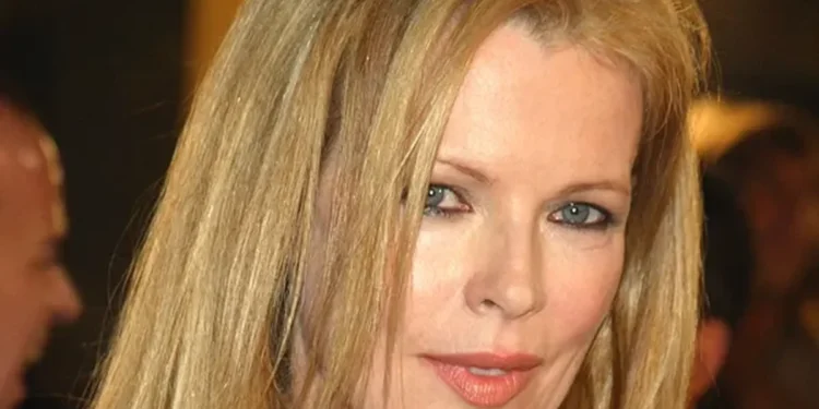 Kim Basinger, paraqitje e papritur në internet: Si është duke u shfaqur sot aktorja 72-vjeçare (dhe si duken flokët e saj natyralë)!