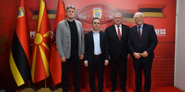 Krerët e futbollit të Ballkanit vizitojnë stadiumin e Tetovës, Duka: Ky stadium ishte në kushte të papranueshme, presim inaugurimin.