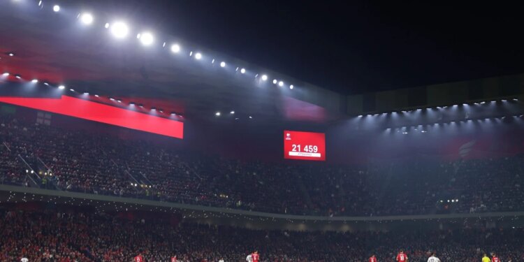 Kuqezinjtë, të papërmbajtshmit, UEFA i ndëshkon me 2 mijë franga për sjelljen e pahijshme në ndeshjen ndaj Anglisë.