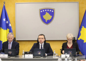 Kurti akuzohet se ka ofruar 100 euro për blerjen e votave të fëmijëve dhe pensionistëve.