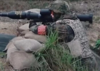 Kurti prezanton sistemin anti-tank "Panzerfaust 3", i cili tani është në dispozicion për FSK-në.
