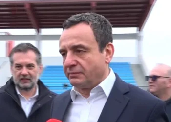 Kurti reagon ndaj kritika për bonuset 100-euro: Të gjitha herët i kemi dhënë para Vitit të Ri