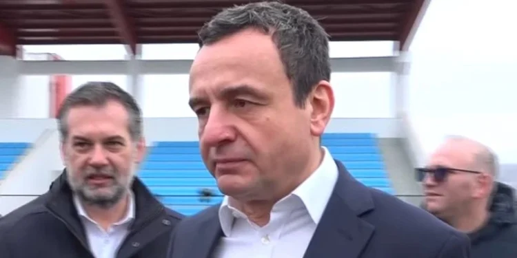 Kurti reagon ndaj kritika për bonuset 100-euro: Të gjitha herët i kemi dhënë para Vitit të Ri