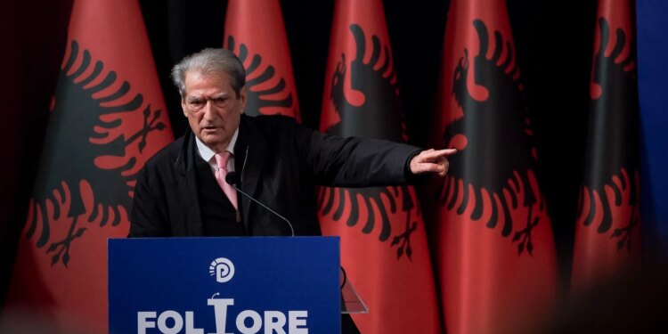 Kushtetuesja e rikthen në detyrë Ballukun, Berisha: Kryeministri e shpëtoi, nesër mblidhet urgjentisht kryesia e PD për…