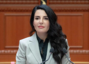 Kushtetuesja i rikthen detyrën Belinda Ballukut