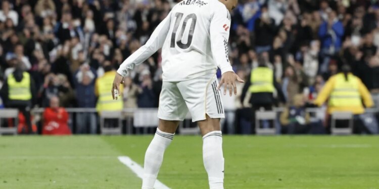 Kylian Mbappé përmend Cristiano Ronaldon dhe feston me “siuu”: Ai është idhulli im, më ka mbështetur.