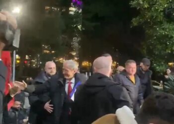 LAJM I FUNDIT/ Së fundmi, Berisha arrin në selinë e PD-së pak para protestës kombëtare