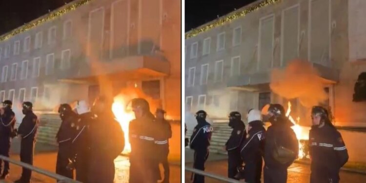 LIVE/ Berisha përfundon fjalimin, protestuesit sulmojnë godinën e Kryeministrisë me bomba molotov.