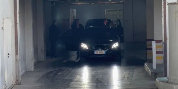 LAJM I FUNDIT: Kreu i ri i SPAK viziton Këshillin e Mandateve, me dy prokurorët e çështjes ‘Balluku’ në shoqërim.