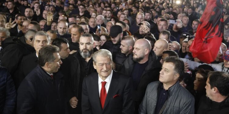 Live: Protesta Kombëtare e PD për Qeverinë Teknike, Opozita e Kërkon Largimin e Edi Ramës