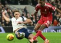 Liverpool triumfon 2-1 ndaj Tottenhamit/ Isak shënon, por largohet nga fusha me dëmtim