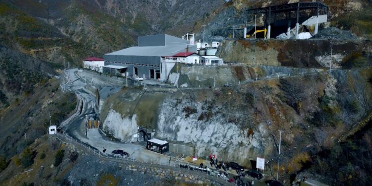 “Lulet e floririt”: Hulumtimi i Inside Story mbi minierat në Shqipëri