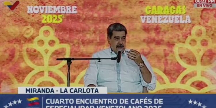 Maduro shfaqet në Karakas pas thashethemeve për arratisje nga tensionet me SHBA, Trump rrëfen bisedën me presidentin e Venezuelës.