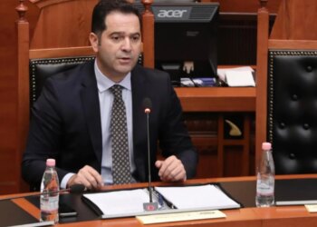 Malaj nën akuzë për fshehje të kompanive që përfituan 2 miliardë euro, Opozita kërkon përgjegjësi nga ministri