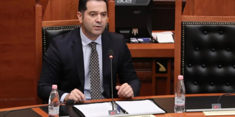 Malaj nën akuzë për fshehje të kompanive që përfituan 2 miliardë euro, Opozita kërkon përgjegjësi nga ministri