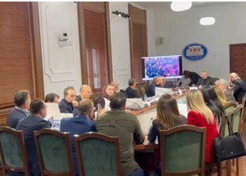 Mbledhja në “Etika”/ “A e mori Ulsi mesazhin nga Rama?!”, Vokshi-Manjës: Çfarë të kërkoi të realizosh?