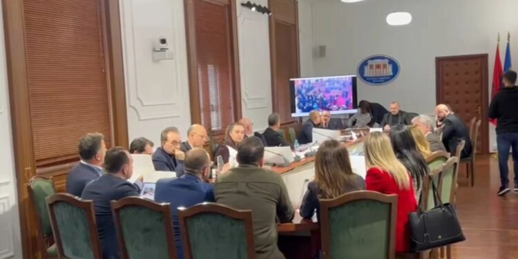 Mbledhja në “Etika”/ “A e mori Ulsi mesazhin nga Rama?!”, Vokshi-Manjës: Çfarë të kërkoi të realizosh?