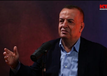 Mentori Nazarko në bisedë me Veton Surroin