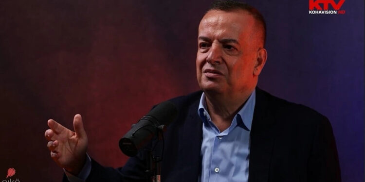 Mentori Nazarko në bisedë me Veton Surroin