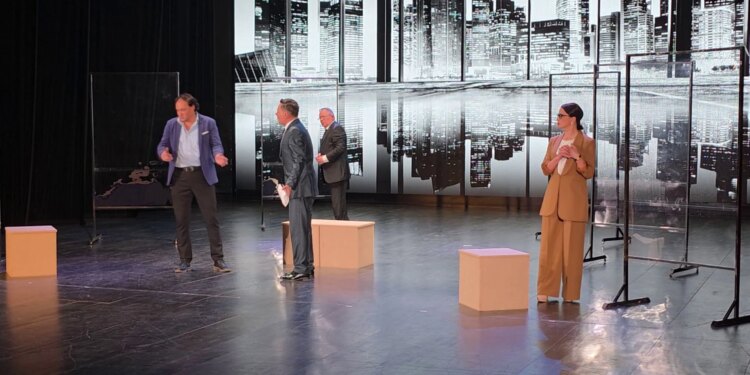 "Metoda Gronholm": Një Vepër Humoristike dhe Satirike në Skenën e Teatrit "Bylis"
Mbrëmjen e djeshme, Teatri "Bylis" në Fier shfaqi premierën e "Metoda Gronholm", një vepër bashkëkohore që, përmes humorit dhe satirës, pasqyroi realitete të njohura të botës moderne të punës.