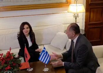 Ministrja Spiropali takon homologun grek: Çështjet e diskutimit nga ligji i luftës deri te deti