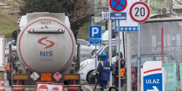 NIS, rafineria e vetme e naftës në Serbi, Vuçiç konfirmon negociatat për shitjen ndaj një kompanie hungareze.