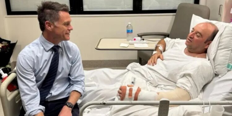 “Na bëri të ndjehemi krenar”/ Familja e heroit flet për momentin kur ai i mori armën njërit prej sulmuesve në Australi