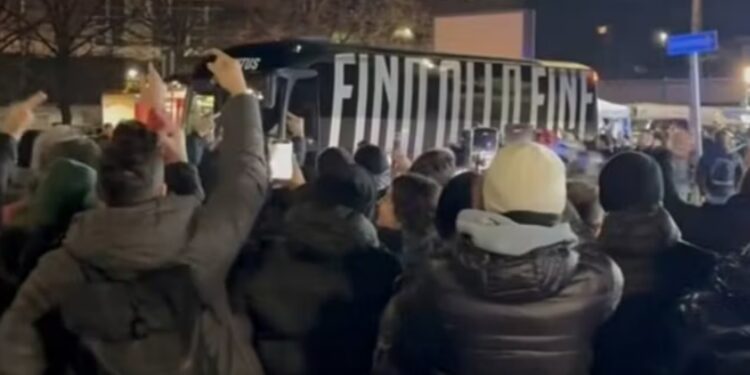 Napoli-Juventus, gurë të hedhur mbi autobusin bardhezi, Chiellini: Kemi përballuar edhe situata më të vështira se kjo.