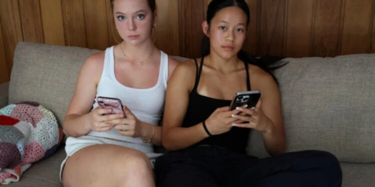 Ndalimi i rrjeteve sociale për të rinjtë nën 16 vjeç në Australi: A do të ketë rezultate pozitive?