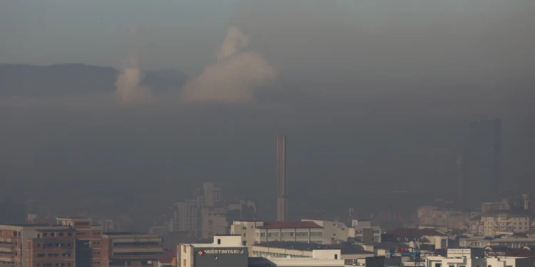Ndotja e ajrit rritet në muajin dhjetor.