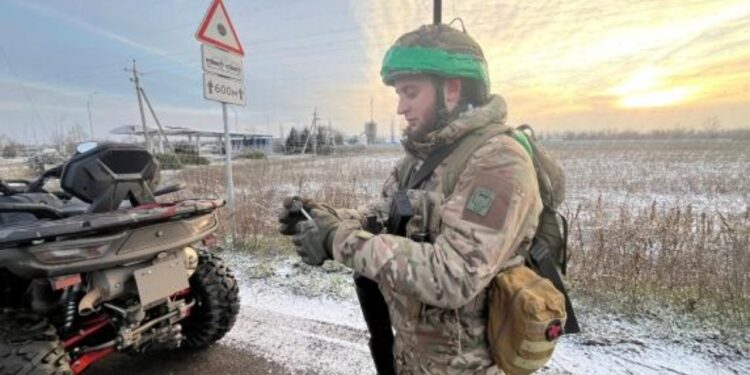 “Ne nuk do të dorëzohemi”/ Në mes të llogoreve, “dhëmbëve të dragoit” dhe rrjetave kundër dronëve, fortesa e Donbasit qëndron e fortë përballë ofensivës ruse