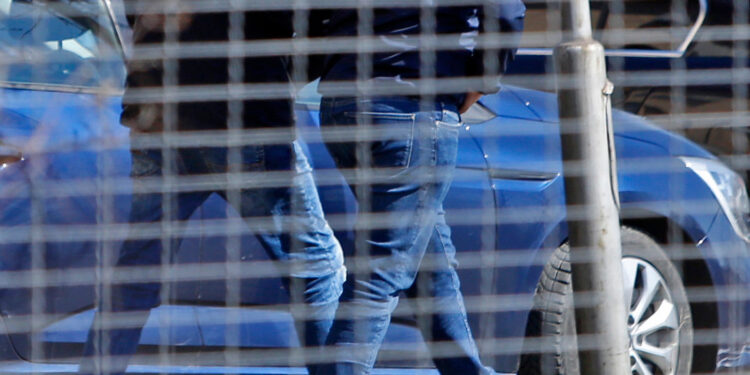 Nëntorin e kaluar, 13 policë u pezulluan nga detyra, ndërsa një prej tyre u arrestua gjithashtu.