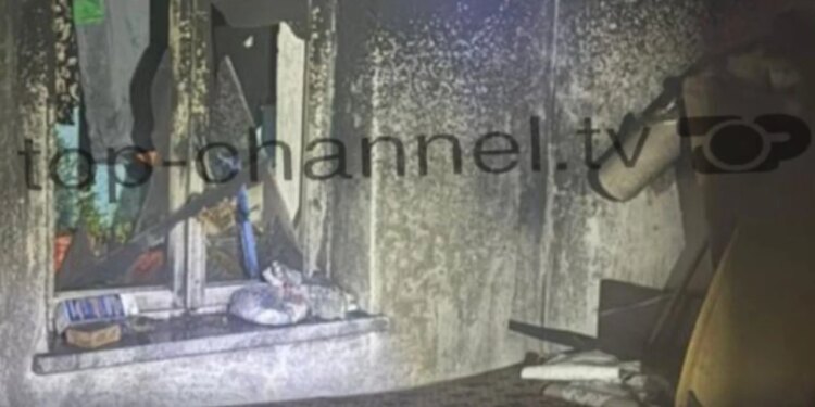 Një apartament në Gjirokastër përfshihet nga zjarri