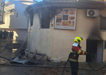 Një fëmijë njëvjeçar ndërron jetë në Prizren pas një zjarri në shtëpi.