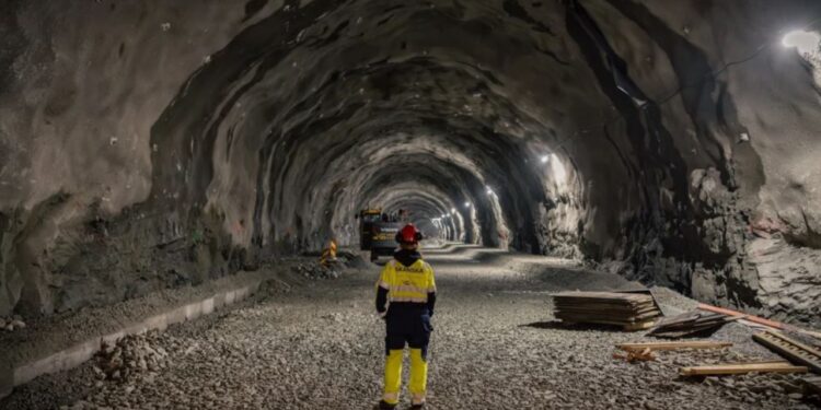 Norvegjia fillon ndërtimin e tunelit nëndetar më të gjatë dhe më të thellë në botë për të lidhur qytetet kryesore.