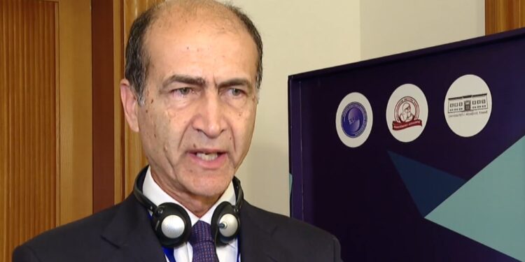 Operacionet në Perëndim: Ekspertët shqyrtojnë sfidat e reja dhe teknikat mini-invazive në gjinekologji, duke theksuar nevojën për përditësimin e protokolleve