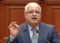 "PD, si një pulë pa kokë": Ish-deputeti demokrat tregon çfarë bisedoi me Berishën dhe si ndodhi tradhtia pas shpine.