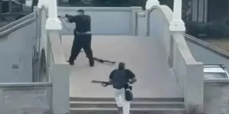 “Pamje të frikshme, trupa të pajetë, fëmijë që…” Dëshmitari tregon për një nga autorët e masakrës në Australi: E meritonte, ia godita kokën me këmbë.