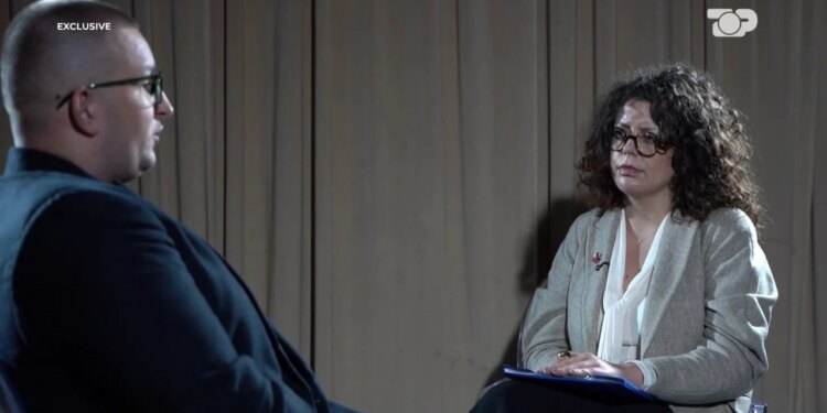 “Pas atij incidenti, njerëzit më perceptojnë ndryshe” / U përjashtua si mbesa e Kryeministrit dhe iu hapën mundësi në Ministrinë e Arsimit, Hoxhalli: Duhet të përballesh me vështirësi që…