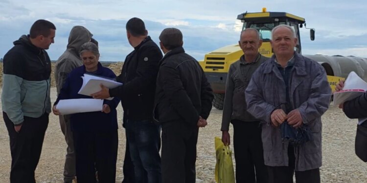 "Pas marrjes së tokës" / Banorët e Fierit: ‘Brevi Construction’ e Salillarit po instalon panele solare