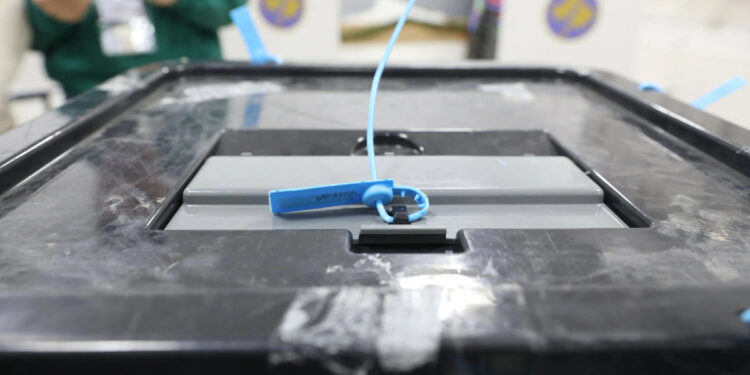 Pas shqyrtimit të 7 rasteve të dyshimta në zgjedhje, në Pejë u gjet një fletëvotim me vulë diferente nga ajo e KQZ-së.