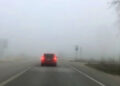 Policia u bën thirrje shoferëve për të qenë më të kujdesshëm për shkak të mjegullës.