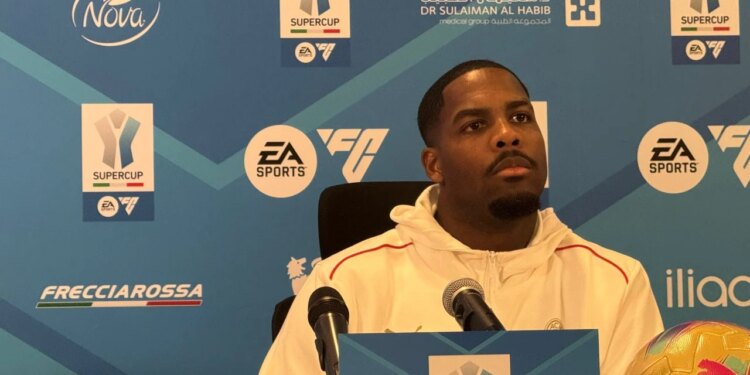 Portieri i kuqezinjve, Maignan: "E kuptoj se e ardhmja ime është në dyshim, por nuk duhet të më shqetësojë."