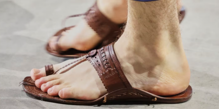 Prada zbulon sandalet "Made in India" me një çmim bombastik!