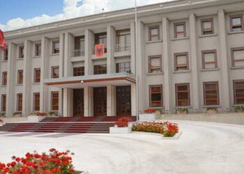 Presidenti Begaj shkarkon Komandantin e Forcës Tokësore, zbulohet pasuesi dhe ndodhin ndryshime edhe në Forcën Detare.