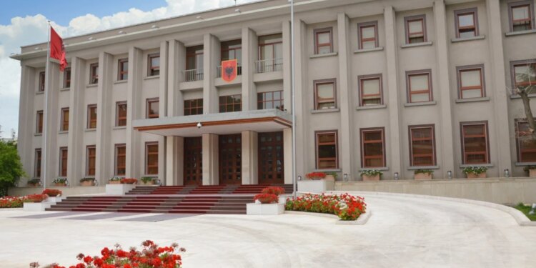 Presidenti Begaj shkarkon Komandantin e Forcës Tokësore, zbulohet pasuesi dhe ndodhin ndryshime edhe në Forcën Detare.