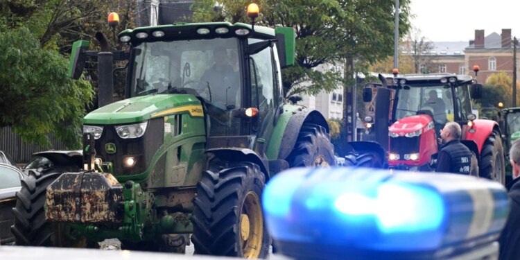 Protesta e fermerëve grekë shkakton bllokim të ri në rrugën Kakavijë–Janinë.