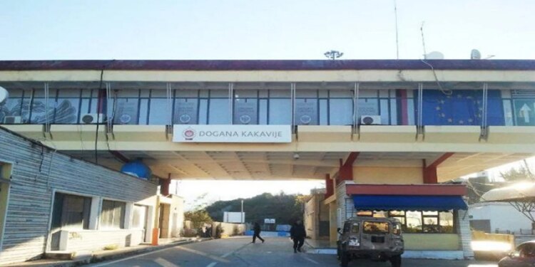 Protesta në Greqi/ Bllokohet rruga Kakavijë–Janinë, ja orari i ndalimit të kalimeve
Aksi Kakavijë–Janinë do të përballet me një bllokim të përkohshëm pasditen e sotme për shkak të një proteste të fermerëve grekë në kryqëzimin e fshatit Kallpaq.